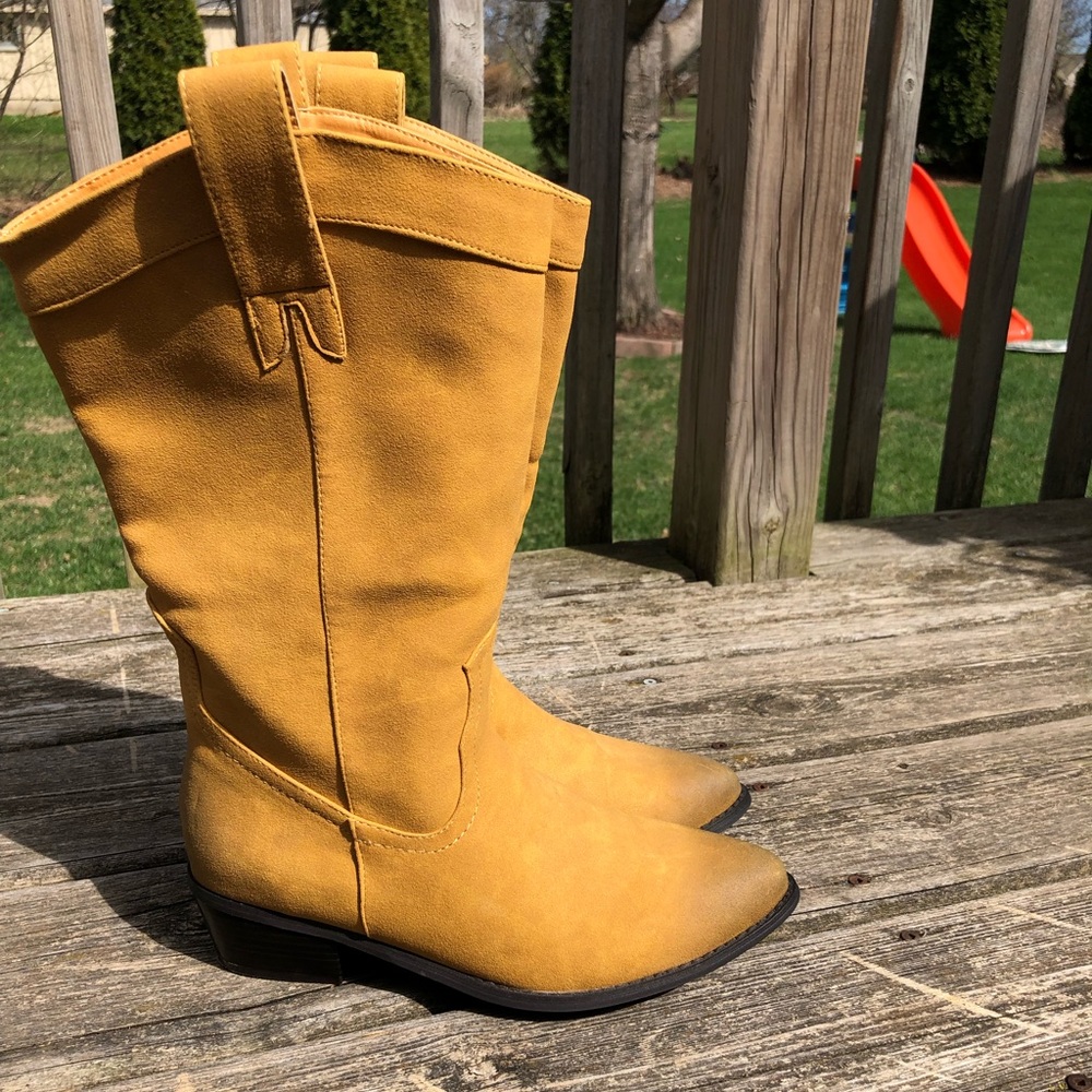 Seventh Avenue Camel colored cowboy boot